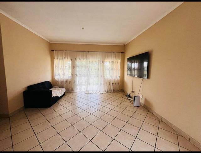 3 BEDROOM APARTMENT FOR SALE IN COUNTRY VIEW